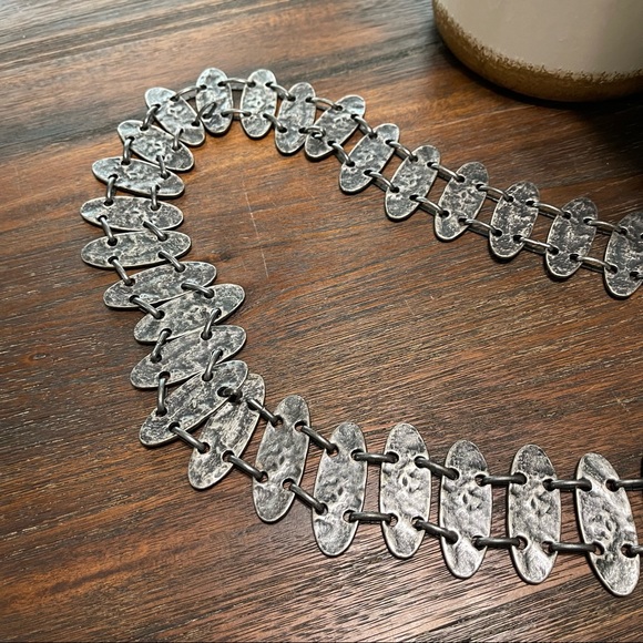 Pounded textured silver gray black metal oval geometric link chain belt S M - Picture 6 of 6